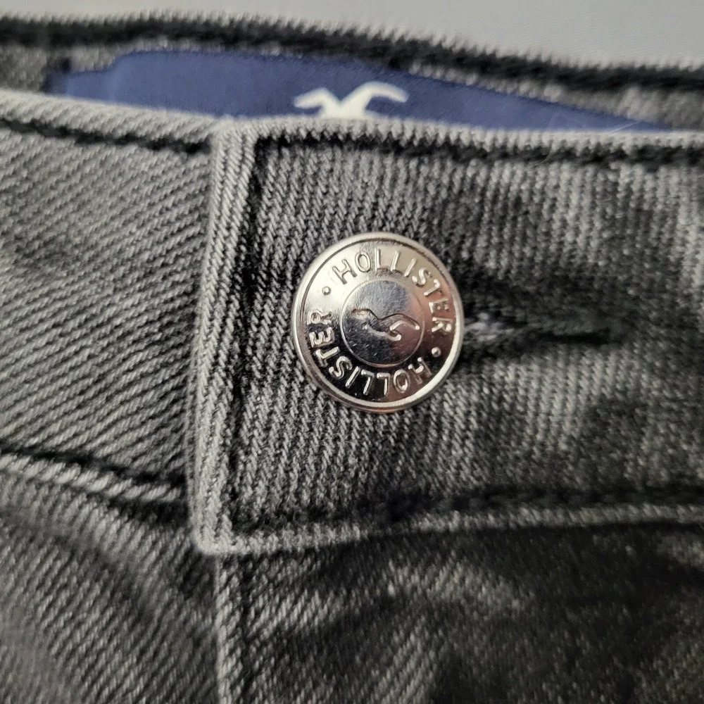Hollister Ultra High-Rise‎ Mom Shorts Black Wash Vintage Stretch Sz 0 W24 Frayed